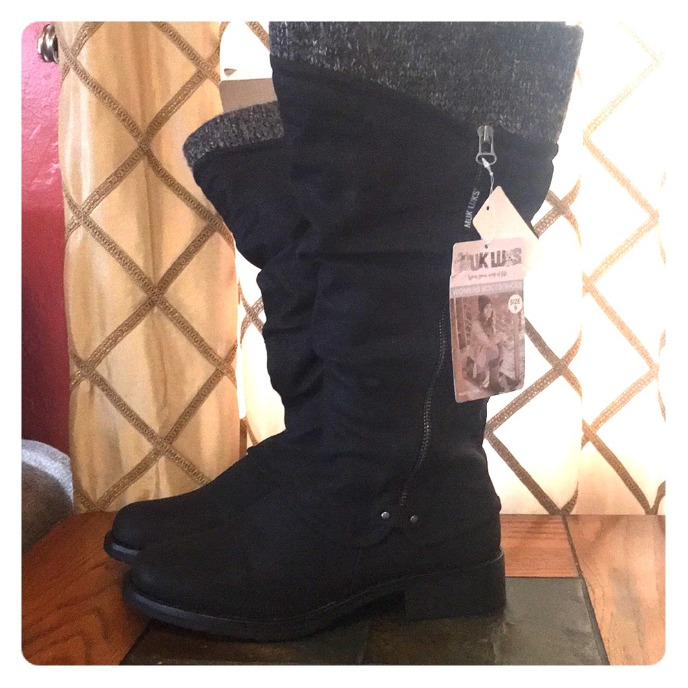 Muk Luks size 9.